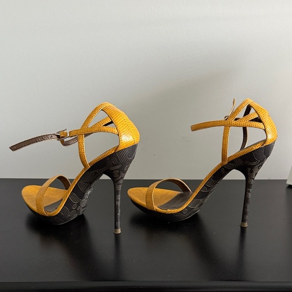 Yellow Strappy Heels Sz 6 - Picture 5 of 11